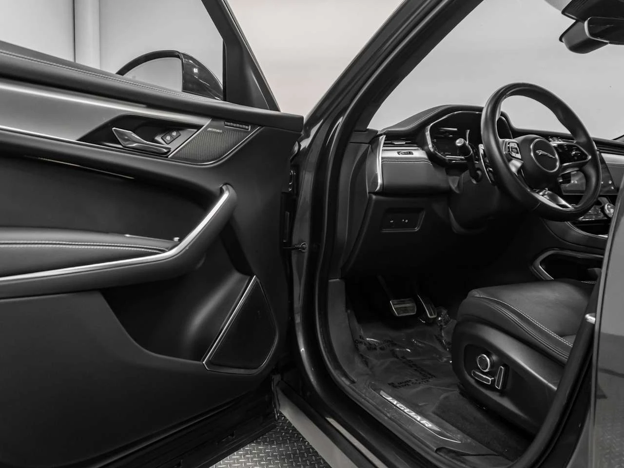 Jaguar F-PACE * * 2 SETS WHEELS INCL!* * R-DYNAMIC SE | P400 | S | Mobile.bg � ����������� 4