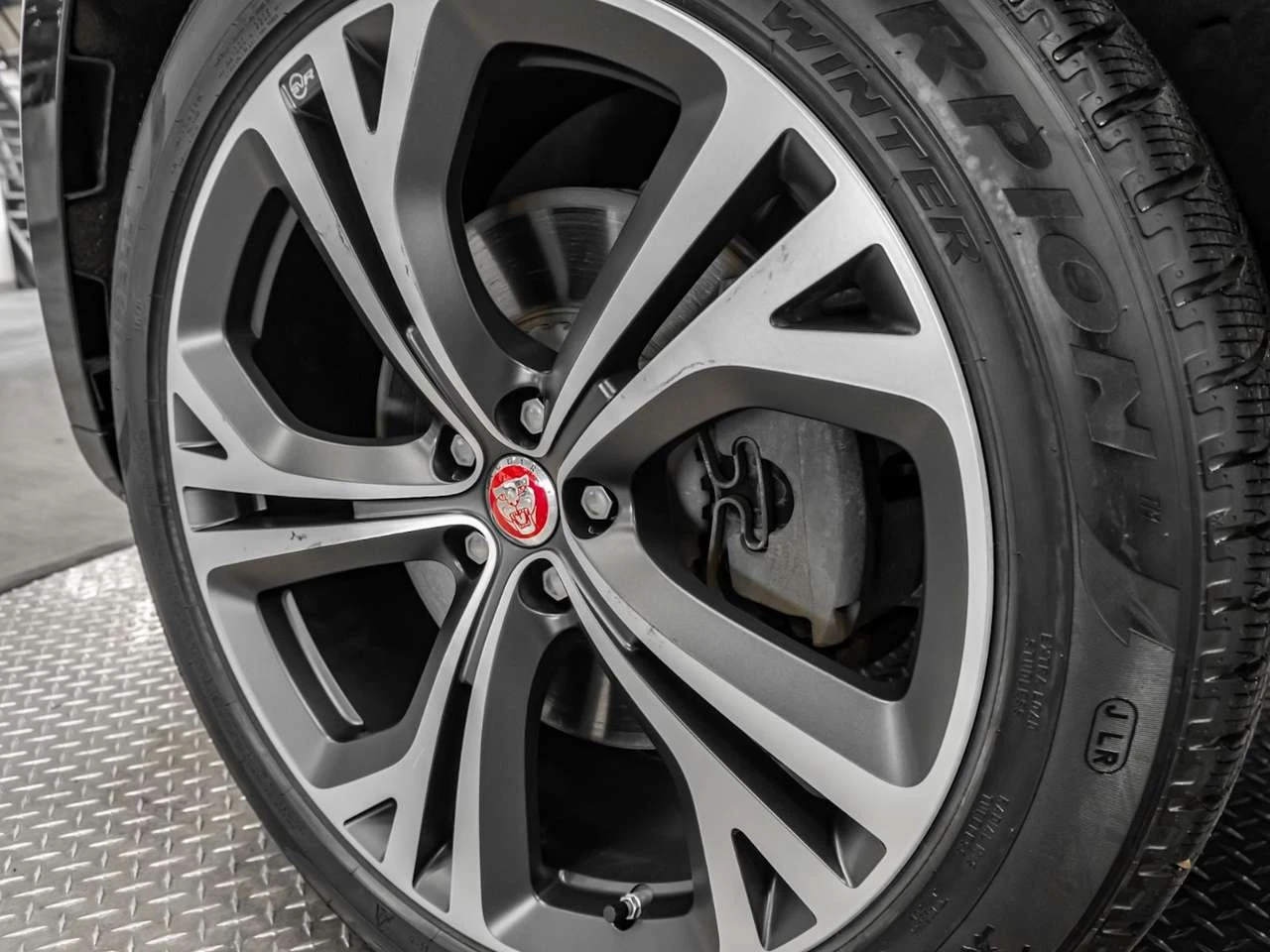 Jaguar F-PACE * * 2 SETS WHEELS INCL!* * R-DYNAMIC SE | P400 | S | Mobile.bg � ����������� 10