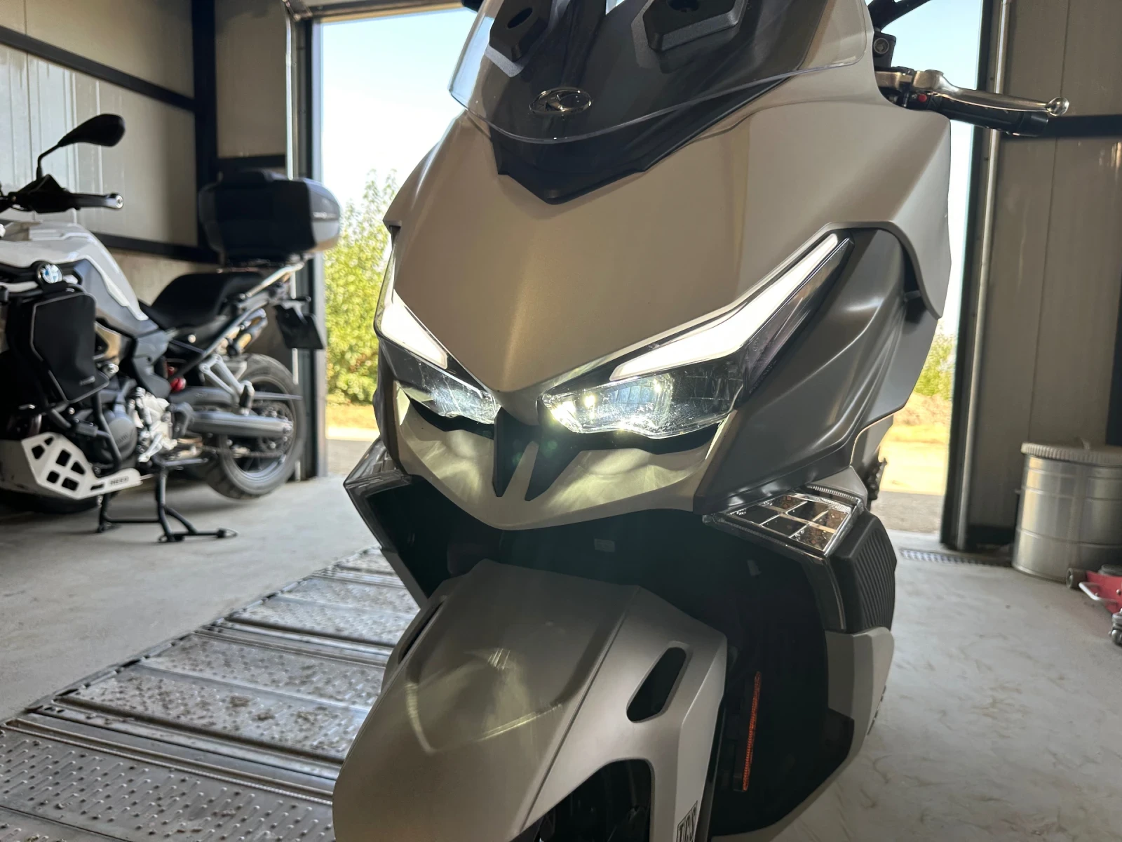 Kymco Xciting VS 400, снимка 12 - Мотоциклети и мототехника - 56171310