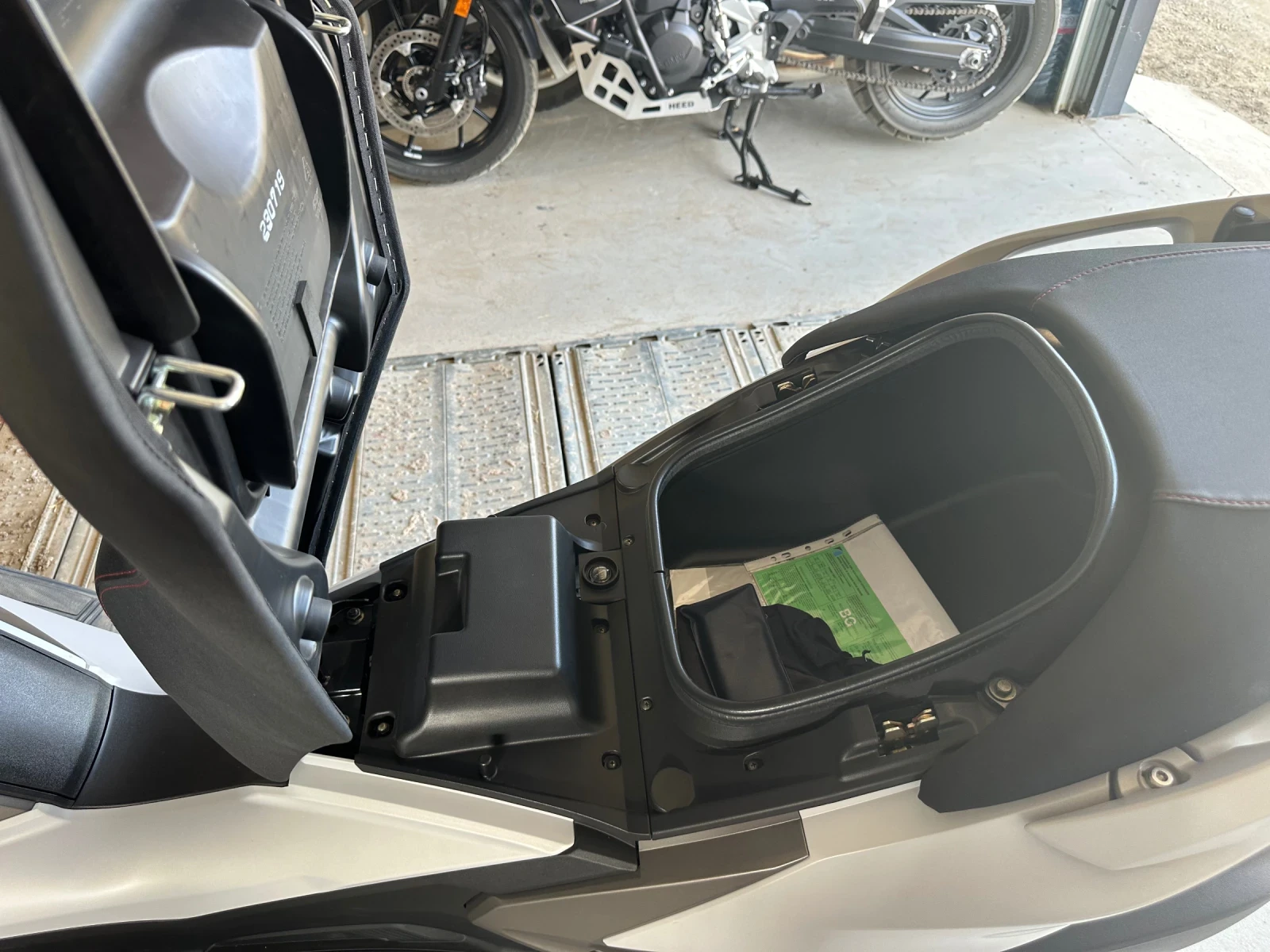 Kymco Xciting VS 400, снимка 13 - Мотоциклети и мототехника - 56171310