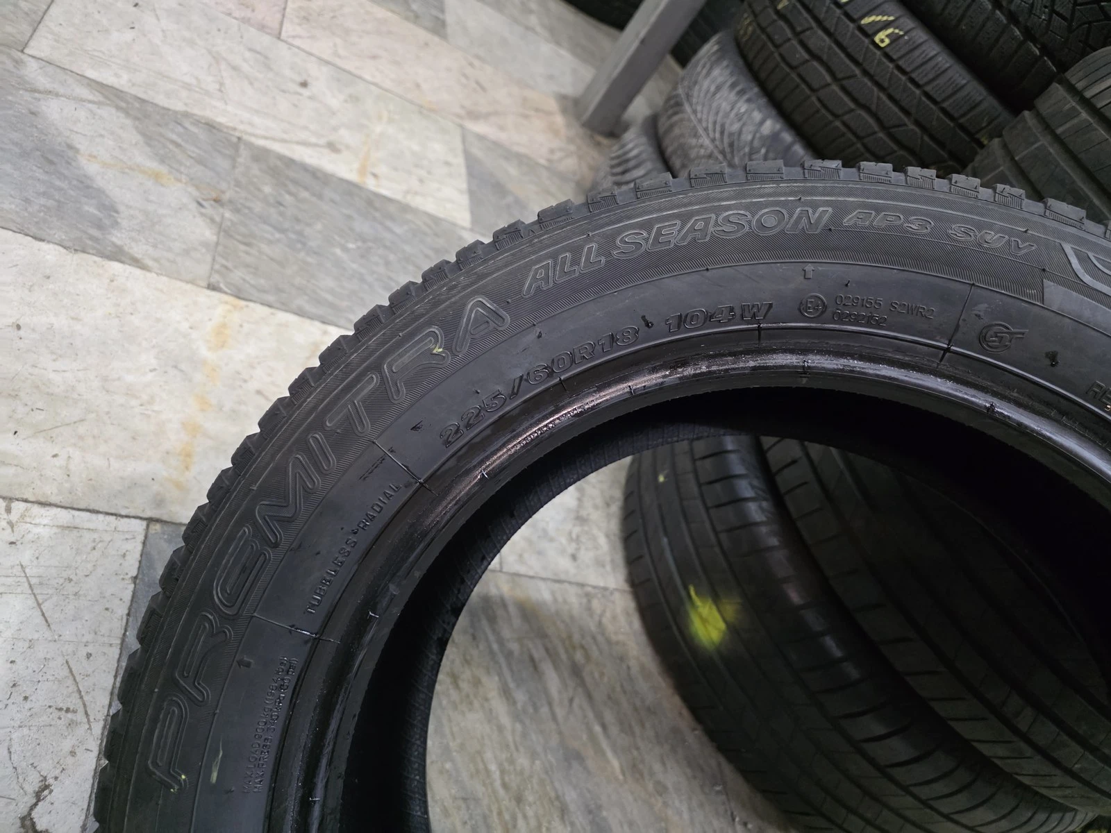Гуми Всесезонни 225/60R18, снимка 8 - Гуми и джанти - 56716331