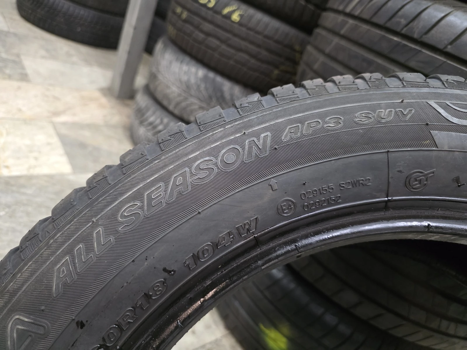 Гуми Всесезонни 225/60R18, снимка 9 - Гуми и джанти - 56716331
