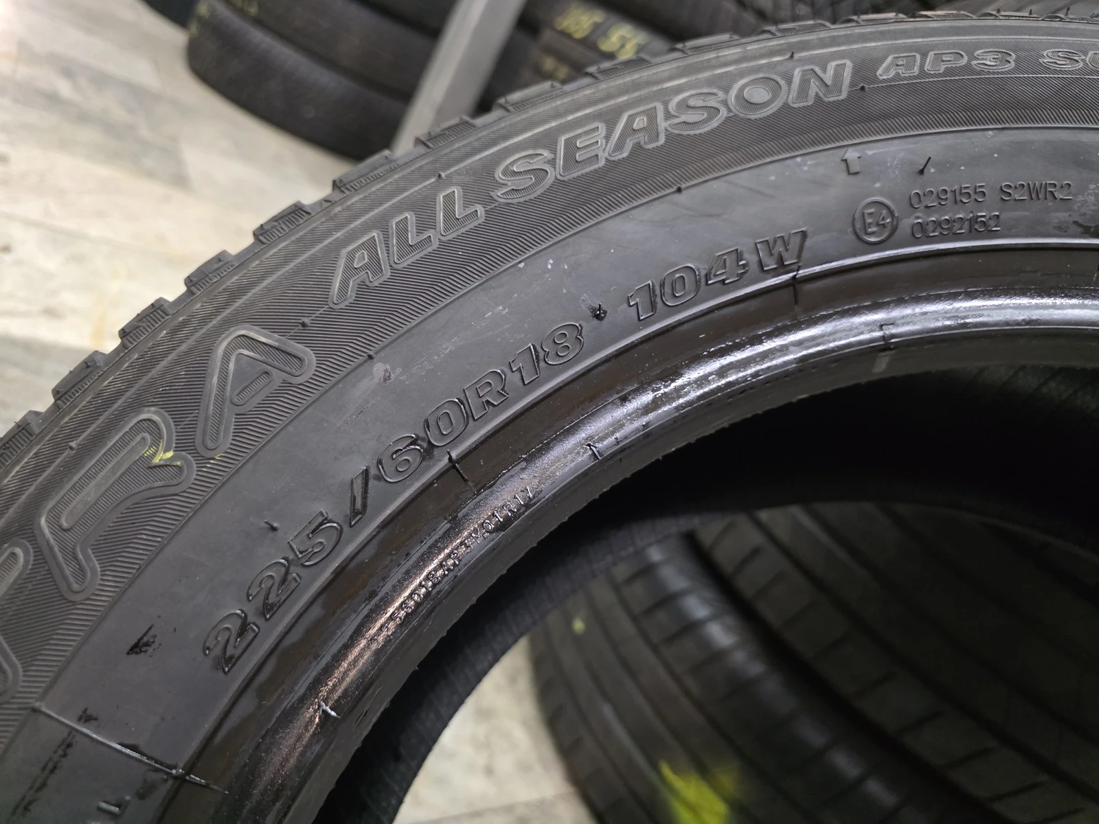 Гуми Всесезонни 225/60R18, снимка 7 - Гуми и джанти - 56716331