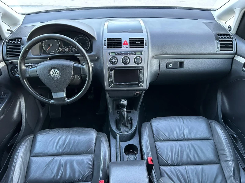 VW Touran, снимка 7 - Автомобили и джипове - 48634033