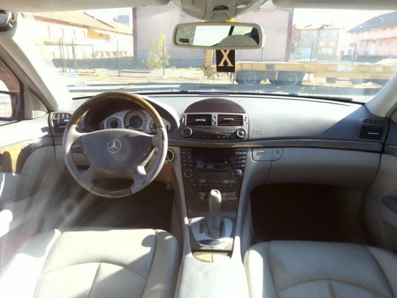 Mercedes-Benz E 270 CDI, снимка 3 - Автомобили и джипове - 49123504