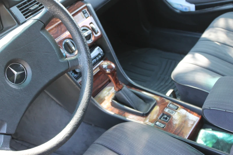 Mercedes-Benz 300  Е, снимка 13 - Автомобили и джипове - 50791656