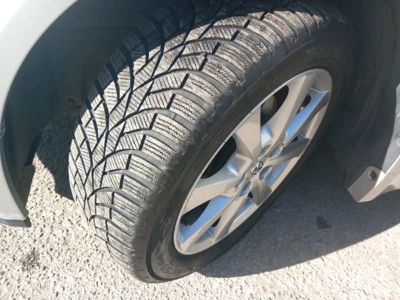 Toyota Avensis 2.0 i ГАЗ АВТОМАТИК, снимка 16 - Автомобили и джипове - 52536239