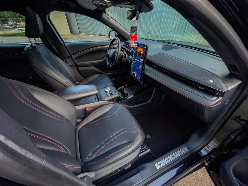 Ford Mustang Mach-E, снимка 10 - Автомобили и джипове - 53299469