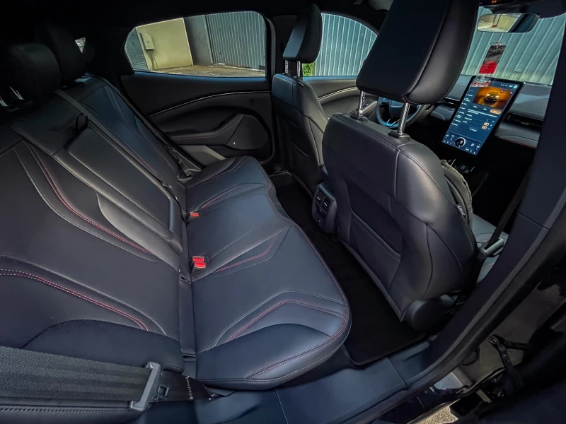 Ford Mustang Mach-E, снимка 11 - Автомобили и джипове - 53299469