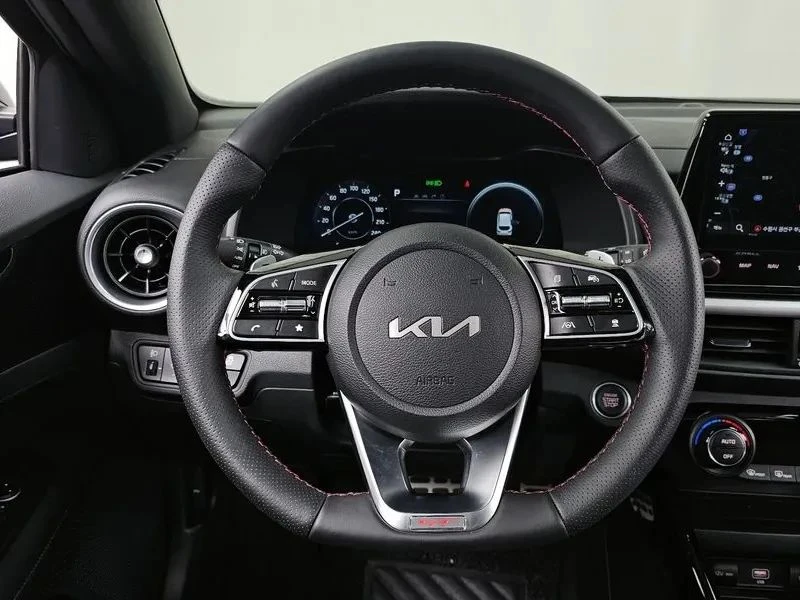 Kia K3, снимка 13 - Автомобили и джипове - 56690502