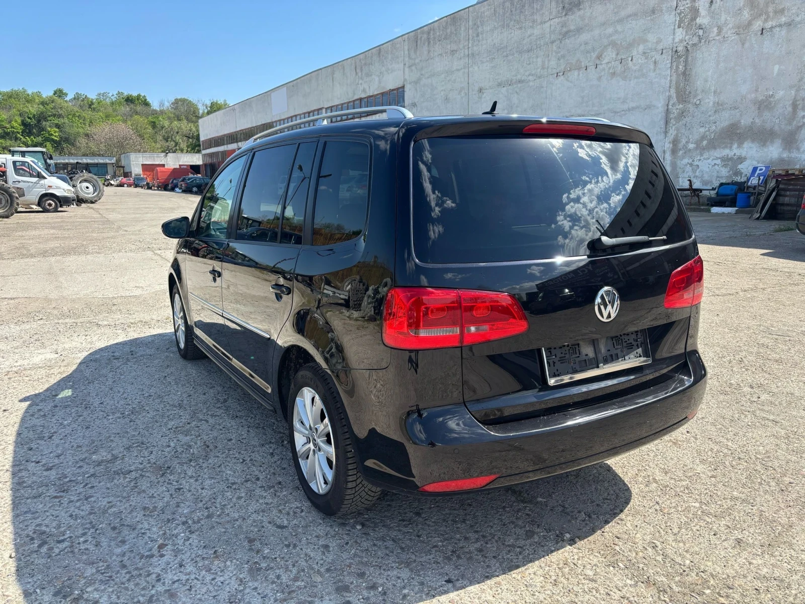 VW Touran HIGHLINE* DSG* LED* PANNO . - изображение 3