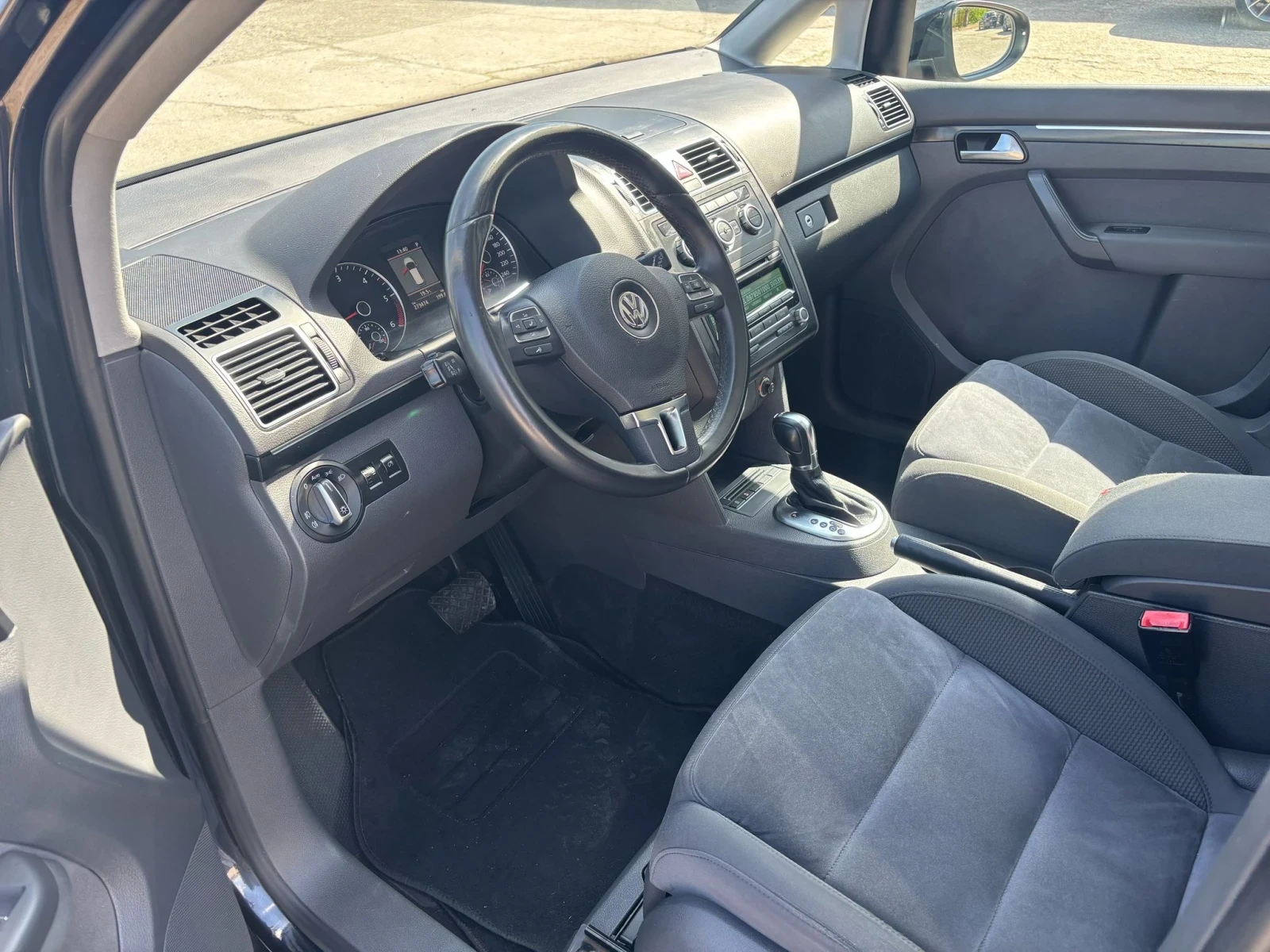 VW Touran HIGHLINE* DSG* LED* PANNO . - изображение 9