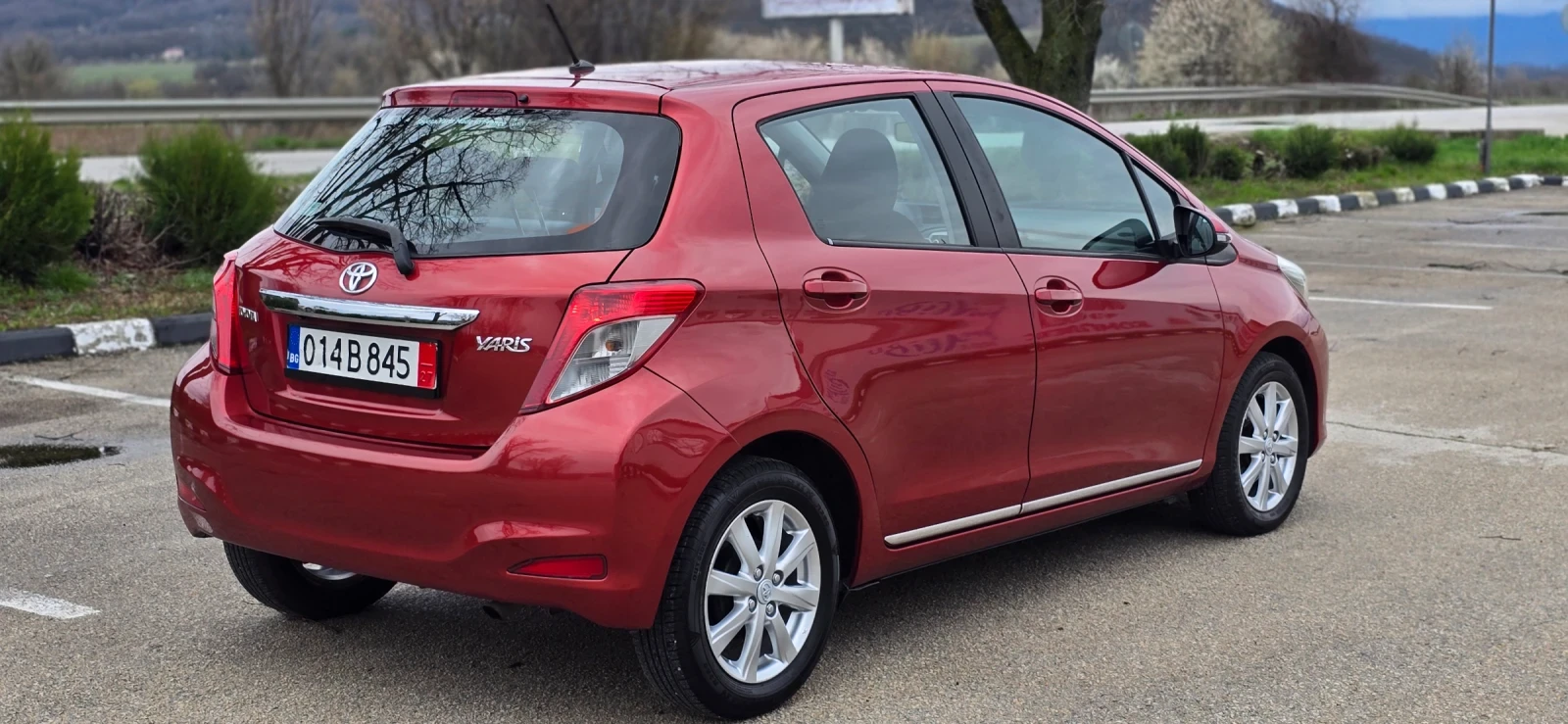 Toyota Yaris 1.33 Dual VVT-i Dynamic NAVI Tempomat, снимка 17 - Автомобили и джипове - 54015122