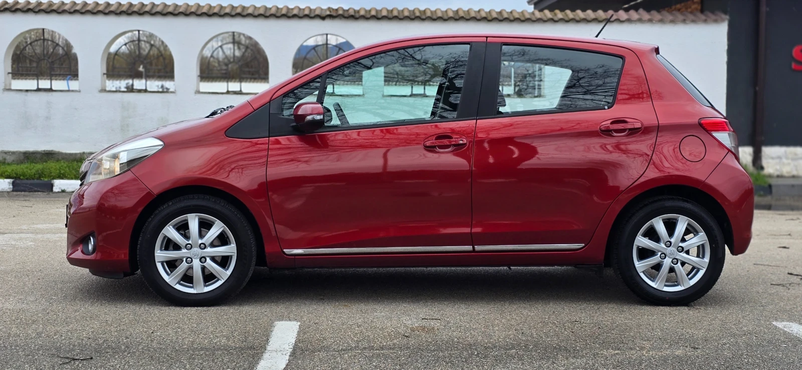 Toyota Yaris 1.33 Dual VVT-i Dynamic NAVI Tempomat, снимка 16 - Автомобили и джипове - 54015122