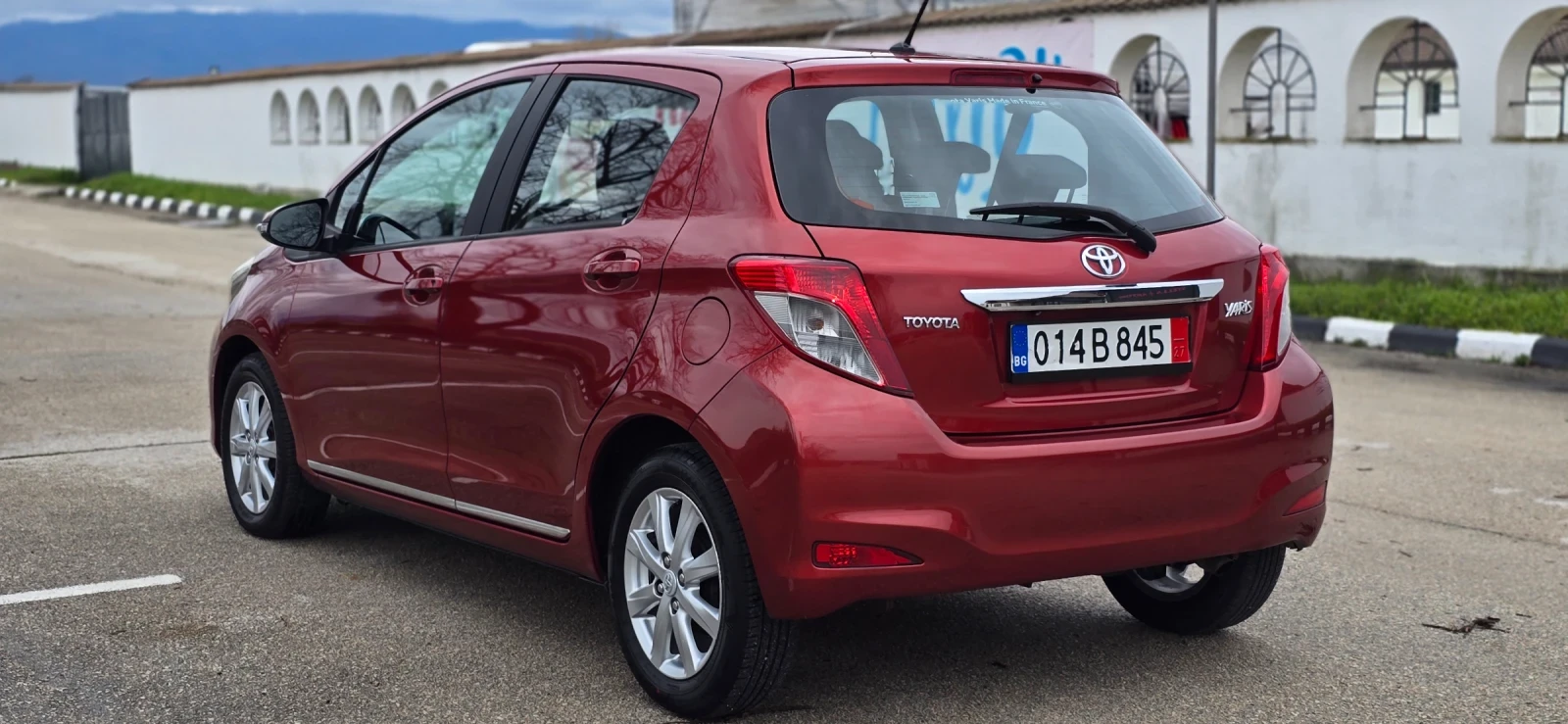 Toyota Yaris 1.33 Dual VVT-i Dynamic NAVI Tempomat, снимка 4 - Автомобили и джипове - 54015122