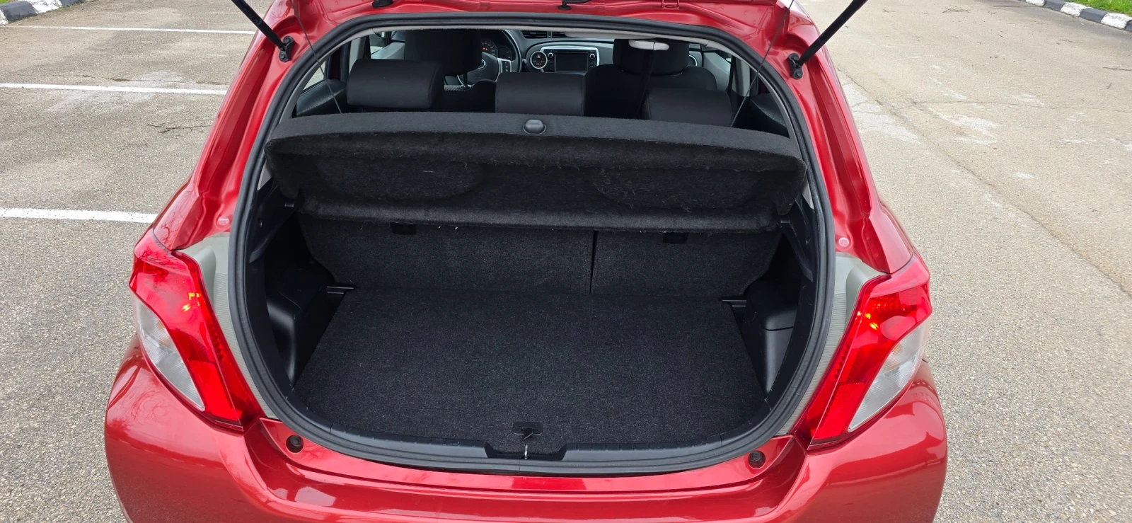 Toyota Yaris 1.33 Dual VVT-i Dynamic NAVI Tempomat, снимка 14 - Автомобили и джипове - 54015122