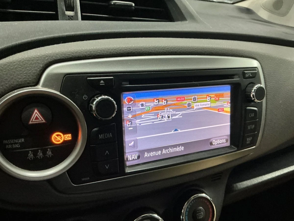 Toyota Yaris 1.33 Dual VVT-i Dynamic NAVI Tempomat, снимка 9 - Автомобили и джипове - 54015122