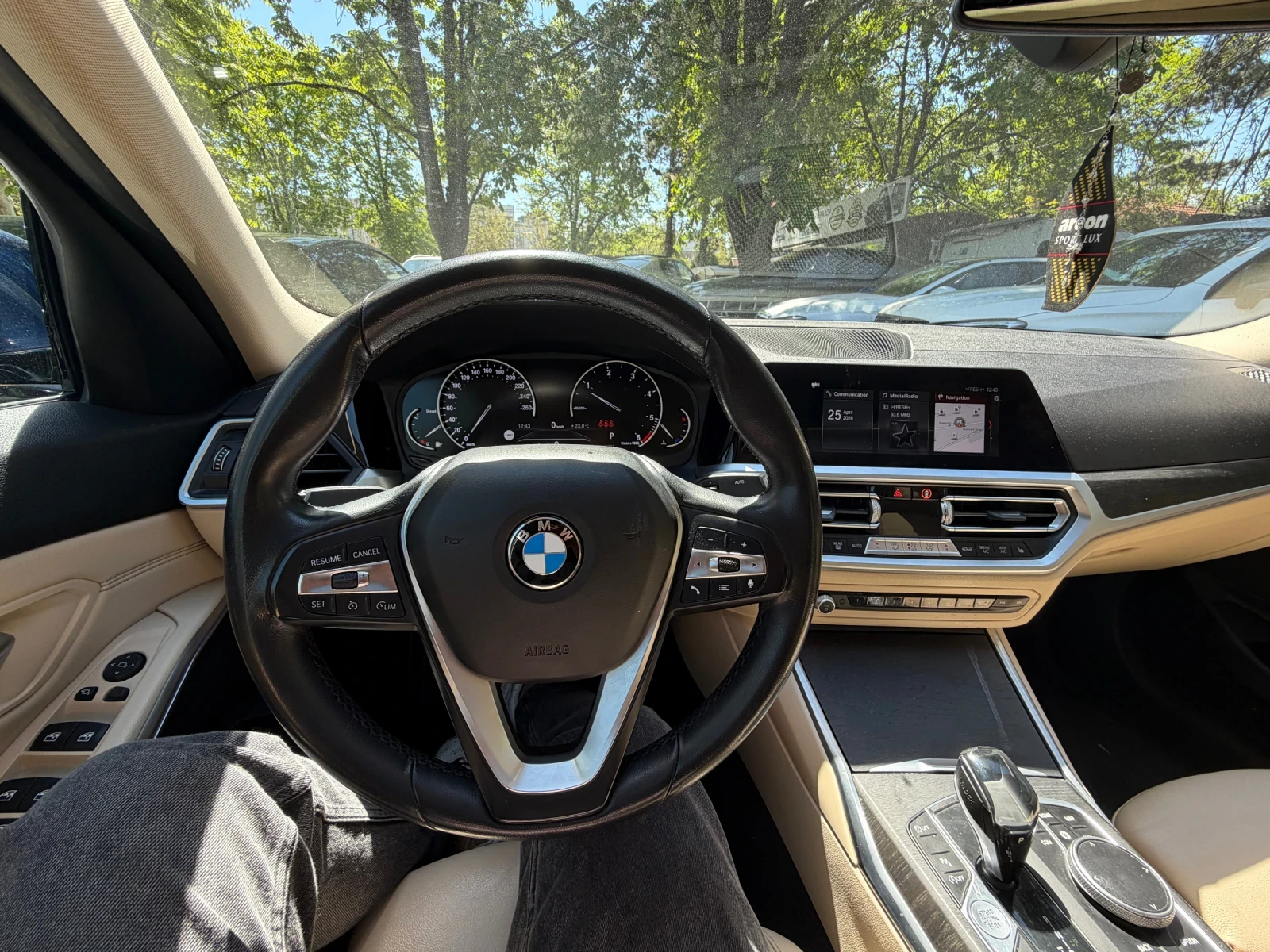 BMW 320 2.0D* КОЖА* АВТОМАТИК* LASSER* M* , снимка 13 - Автомобили и джипове - 54370530