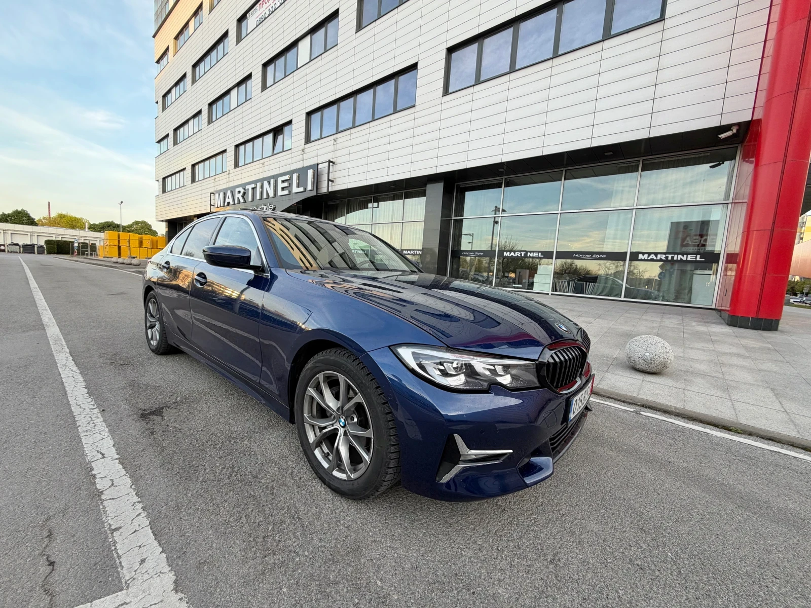 BMW 320 2.0D* КОЖА* АВТОМАТИК* LASSER* M* , снимка 2 - Автомобили и джипове - 54370530