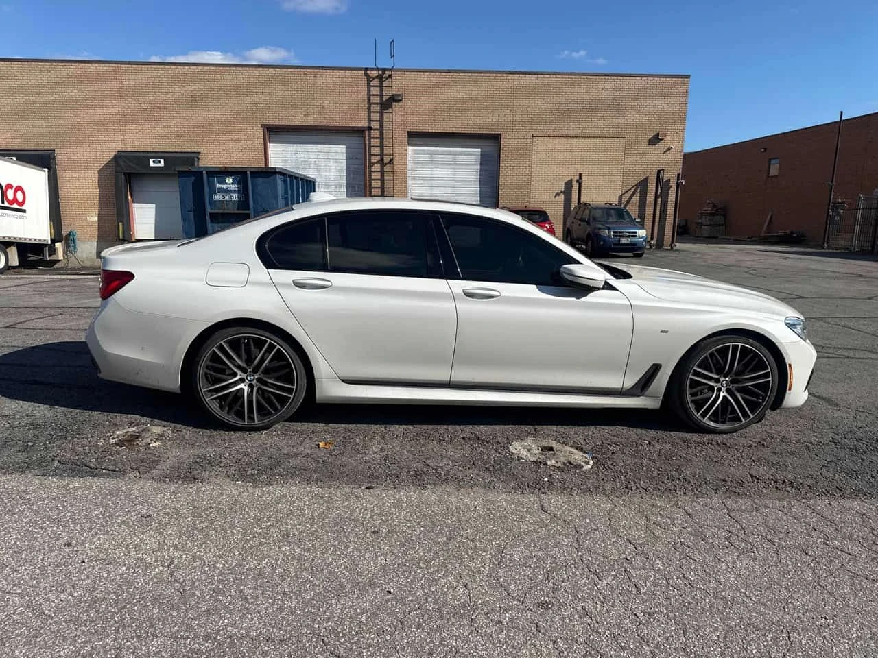 BMW 750 * 750i xDrive * CARFAX * ЦЕНА ДО БГ, снимка 3 - Автомобили и джипове - 55203694