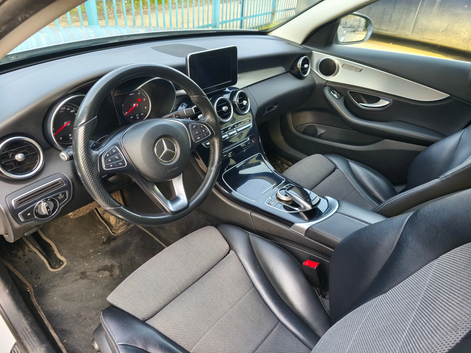 Mercedes-Benz C 250 Avangarde, снимка 3 - Автомобили и джипове - 55361027