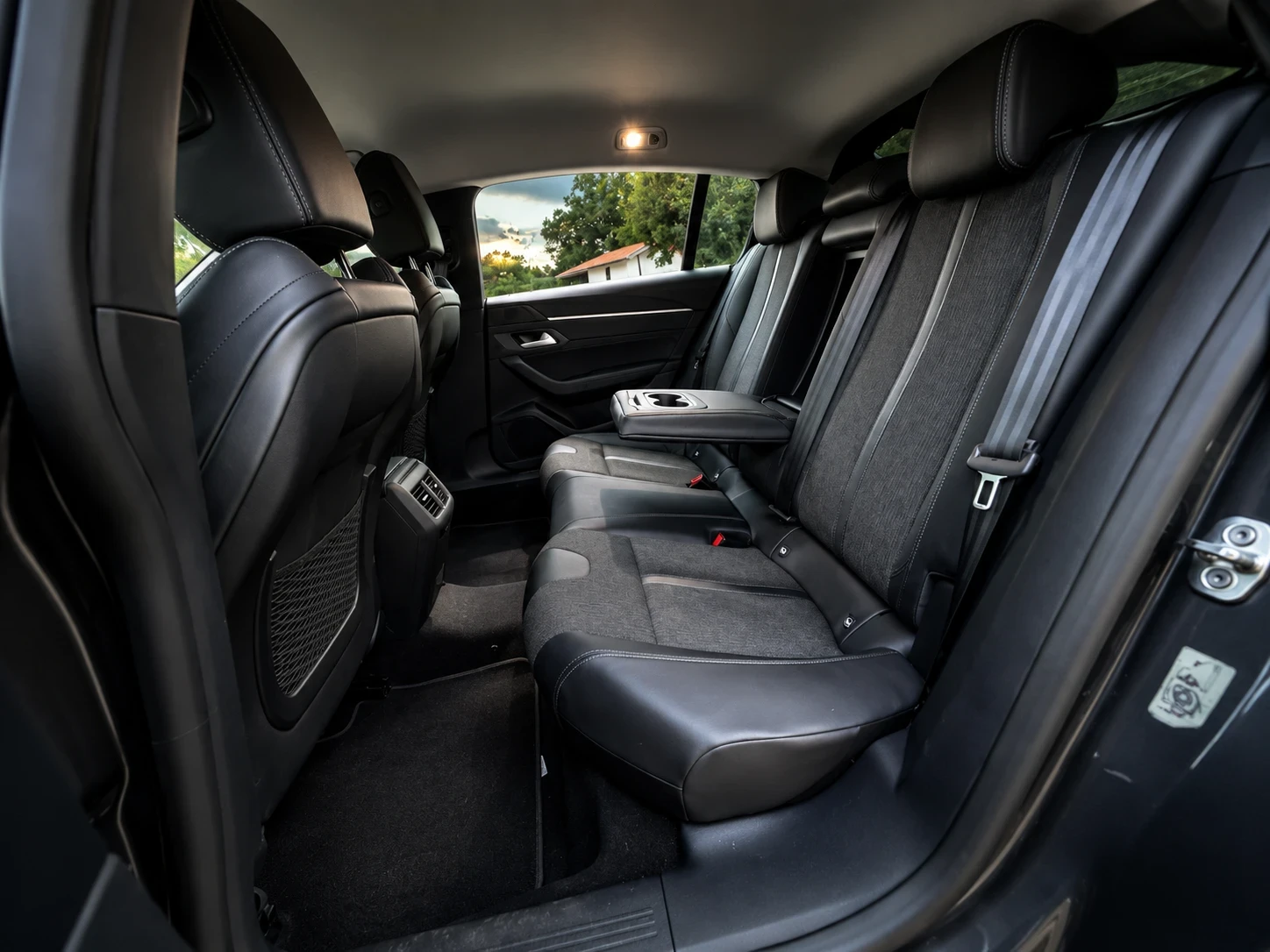 Peugeot 508 1.6 HYBRID* 73000км* DISTRONIC* ALLURE, снимка 14 - Автомобили и джипове - 55573328