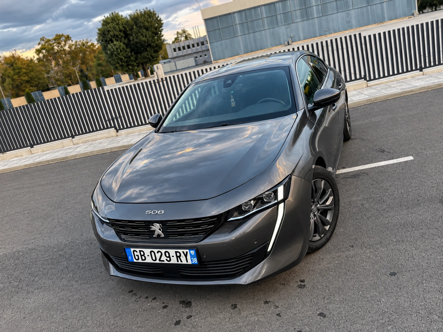 Peugeot 508 1.6PHEV* ГАРАНЦИЯ* ОБСЛУЖЕН* 79.000км* DISTRONIC