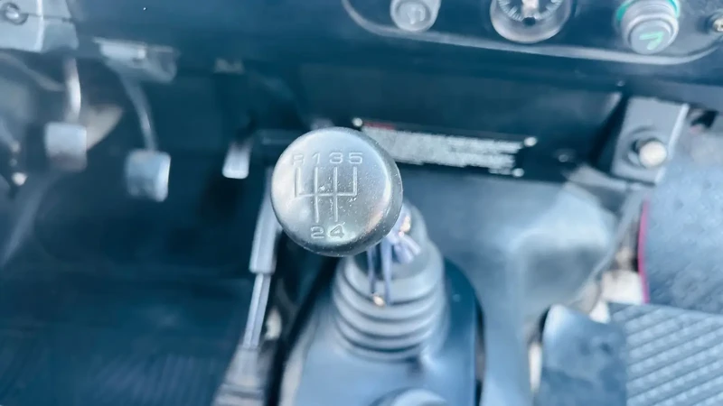 Land Rover Defender 90-2.5d-Италия олдтаймер, снимка 13 - Автомобили и джипове - 52258856