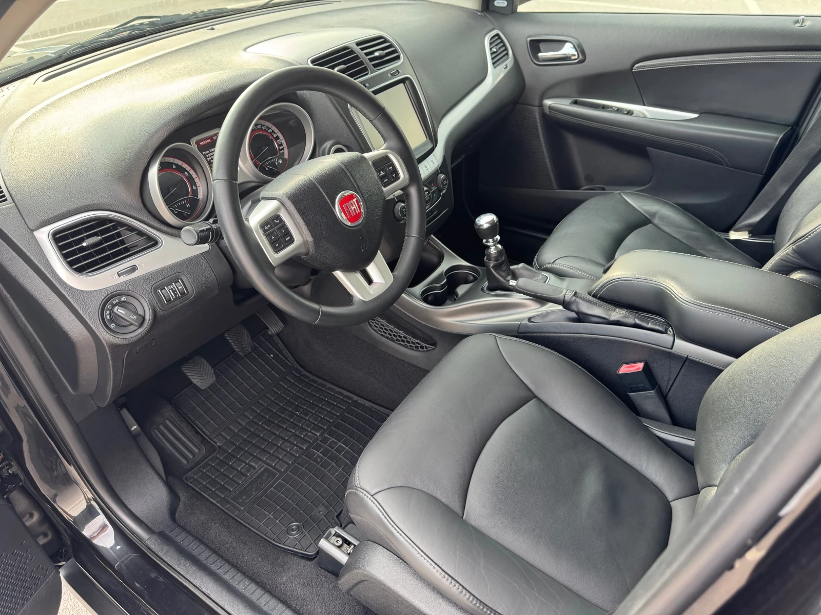 Fiat Freemont 2.0 multi jet - KEYLESS/ HEAT/ LEATHER/ 7 SEATS - изображение 8
