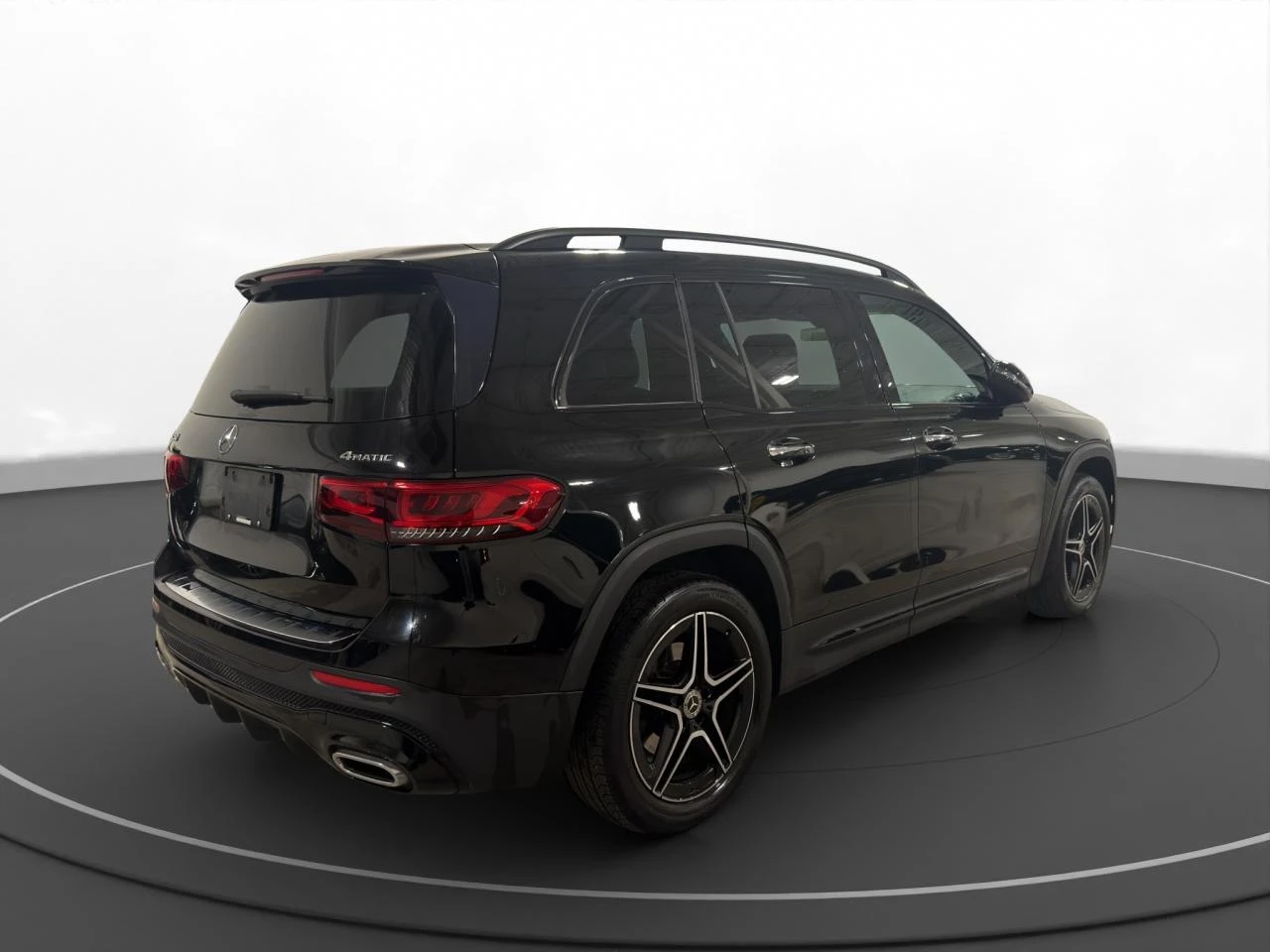 Mercedes-Benz GLB 250 4Matic / AMG PKG / NIGHT PKG / PANO / AMBIENT - изображение 6