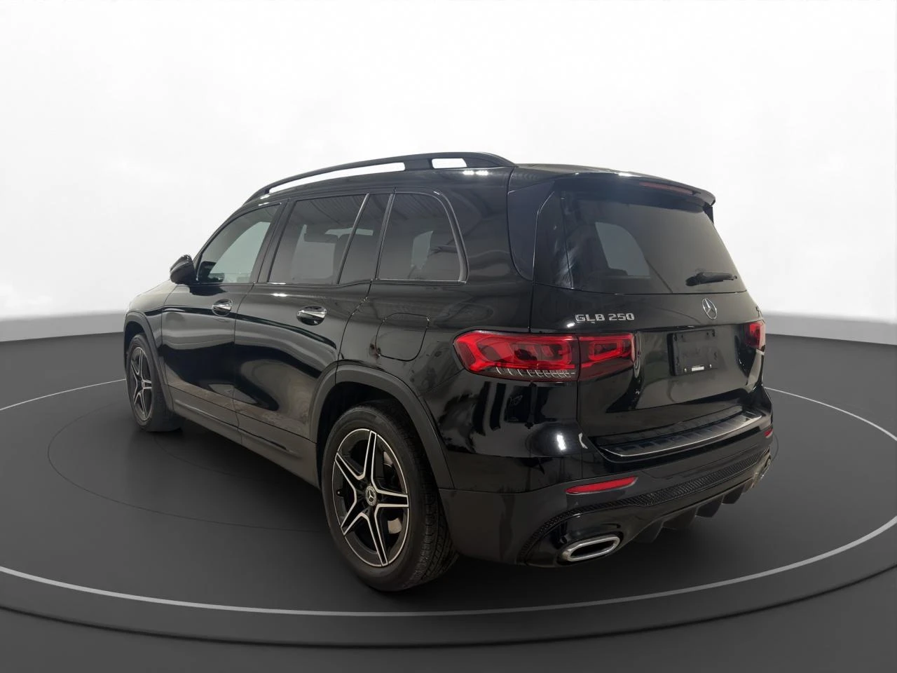 Mercedes-Benz GLB 250 4Matic / AMG PKG / NIGHT PKG / PANO / AMBIENT - изображение 4