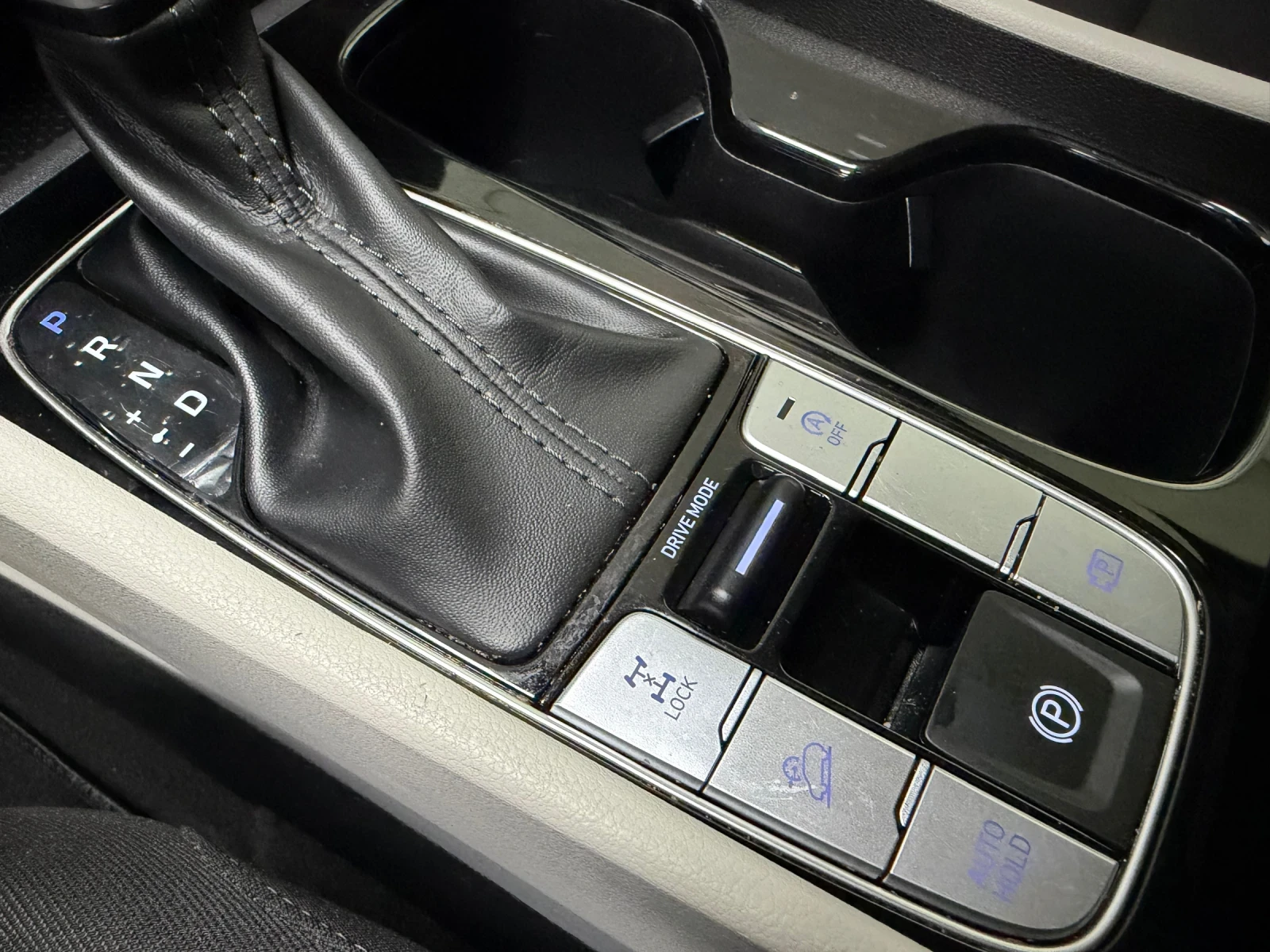 Hyundai Tucson AWD/4x4 32000 КМ Дистроник/Carplay/Keyless, снимка 15 - Автомобили и джипове - 54077620