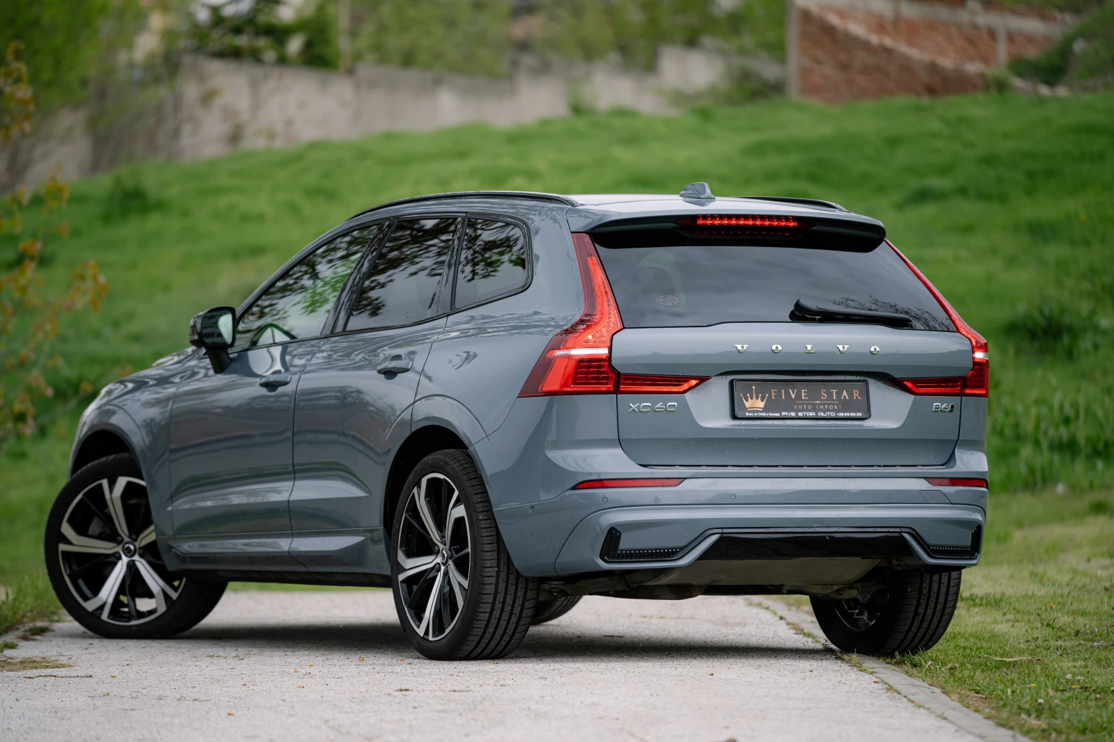 Volvo XC60 B6 R-DESIGN HYBRID AWD, снимка 4 - Автомобили и джипове - 54220004