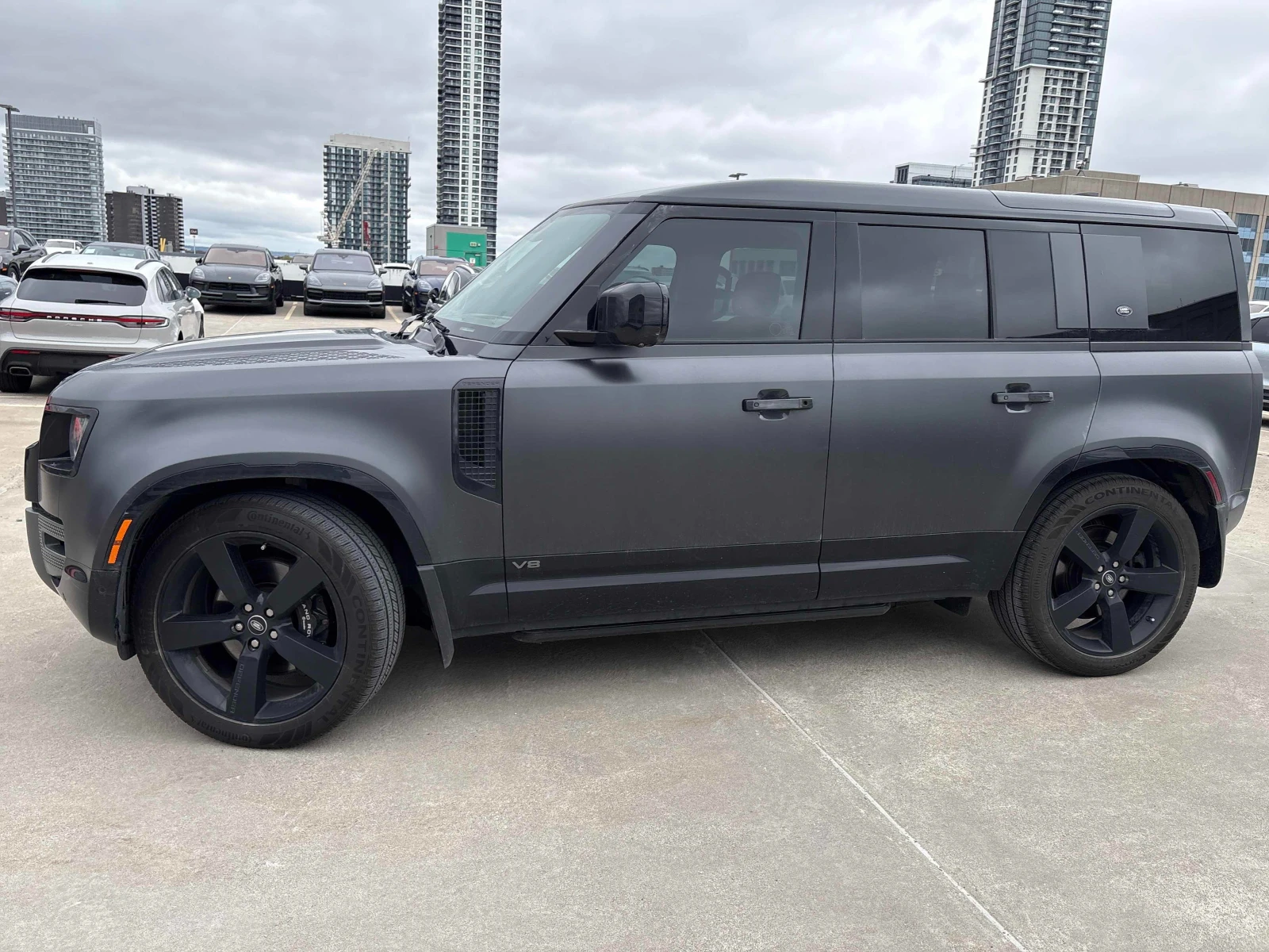 Land Rover Defender V8 * * CARFAX * * АВТО КРЕДИТ * * Цена до БГ * * , снимка 3 - Автомобили и джипове - 54556572