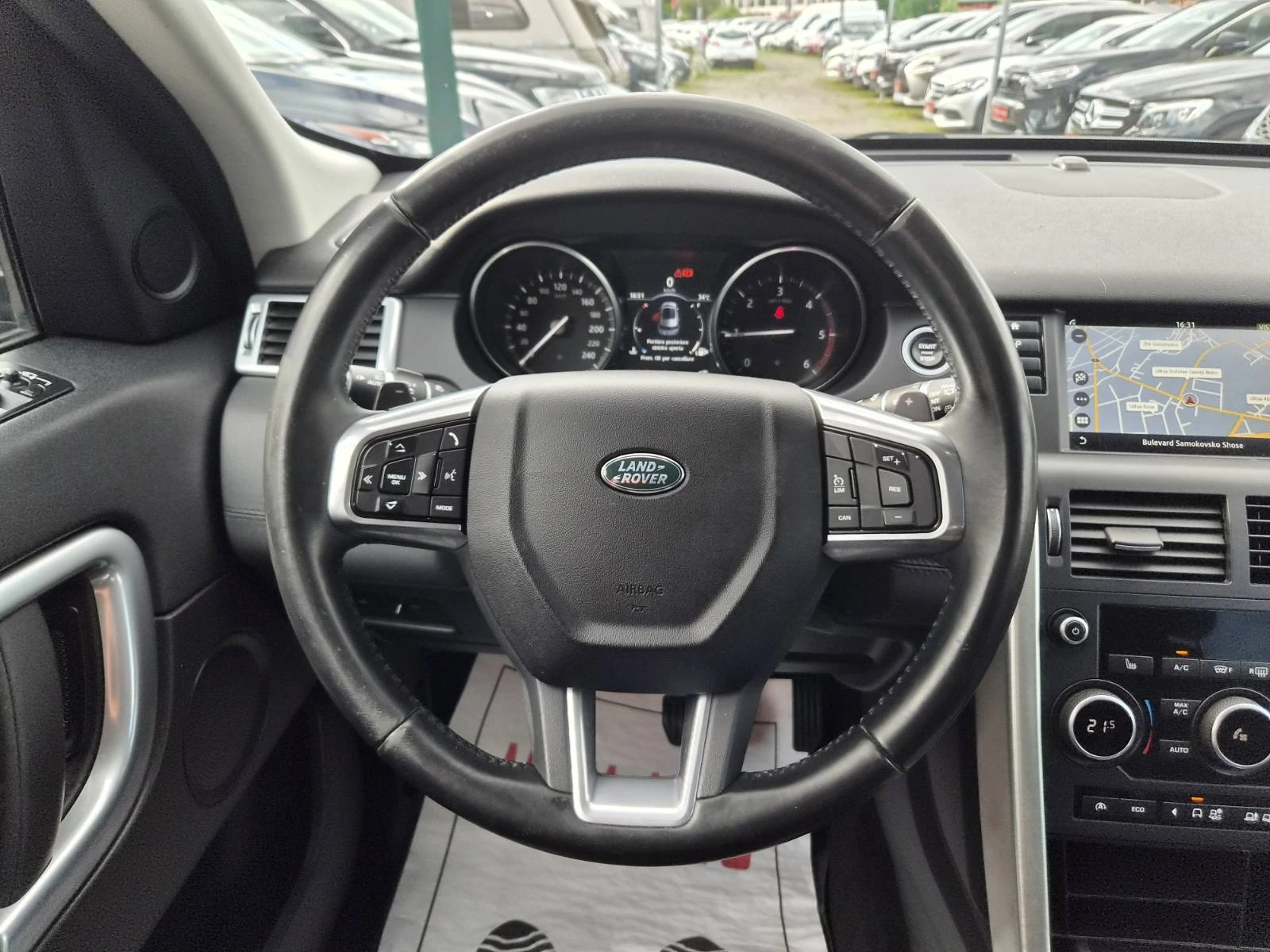 Land Rover Discovery Sport 2.0D-150кс-138000км-ПАНОРАМА-СУПЕР СЪСТОЯНИЕ, снимка 8 - Автомобили и джипове - 55287380
