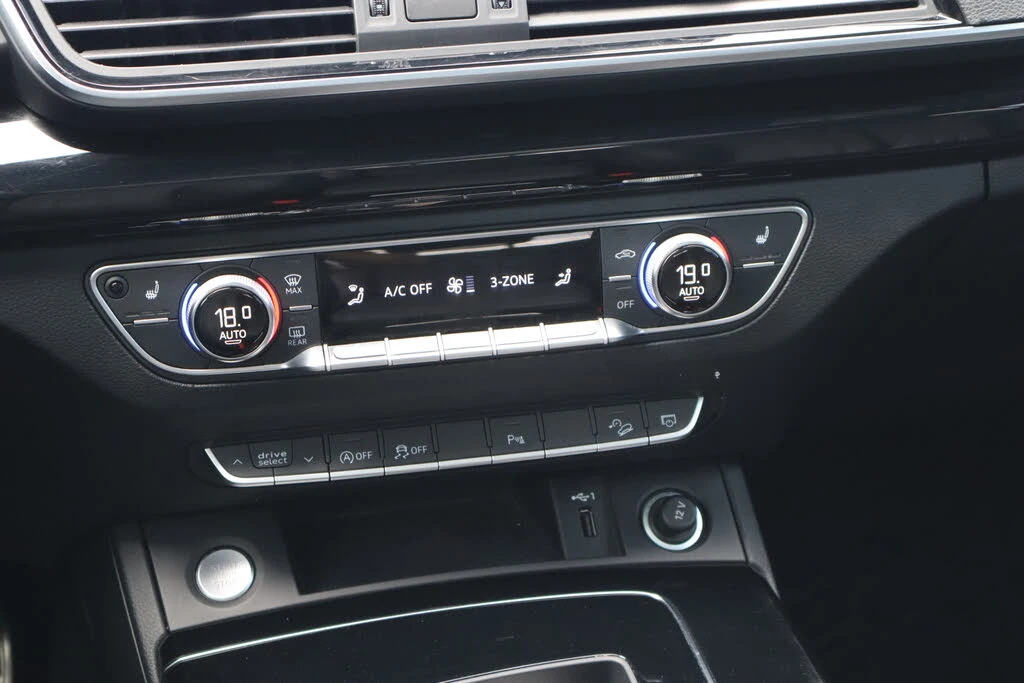 Audi Q5 45TFSI* BLACK OPTIC* DISTRONIC* ПАНО* КРАЙНА ЦЕНА, снимка 13 - Автомобили и джипове - 56162416