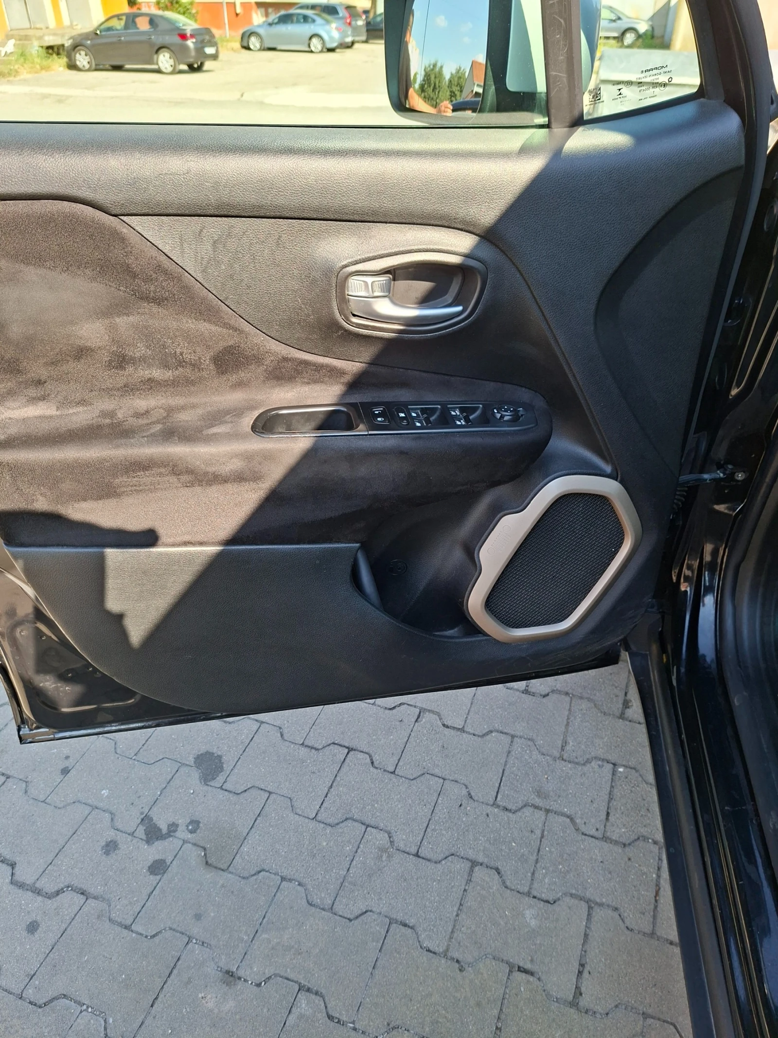 Jeep Renegade, снимка 11 - Автомобили и джипове - 56376559