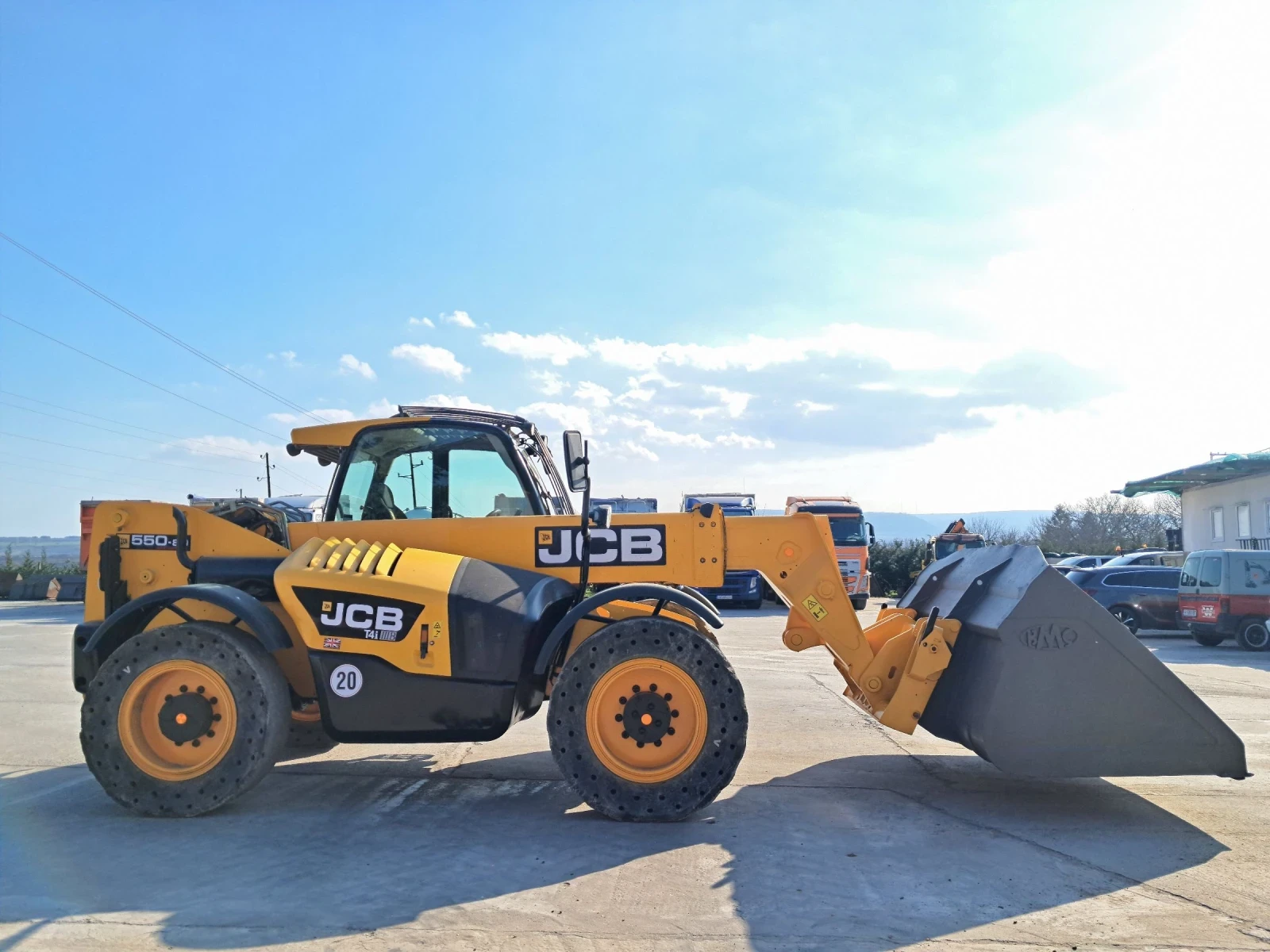 Телескопичен товарач JCB 550-80 - изображение 2