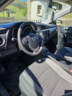 Toyota Auris 1.8 Hybrid, снимка 9 - Автомобили и джипове - 45573396