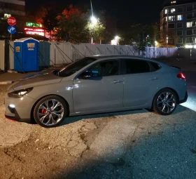 Обява за продажба на Hyundai I30 Fastback N-Line KEYLESS, NARDO-GREY, FLED KAМЕРА ~35 600 лв. - изображение 1 | Auto.bg Обява за продажба на Hyundai I30 Fastback N-Line KEYLESS, NARDO-GREY, FLED KAМЕРА ~35 600 лв. - изображение 1