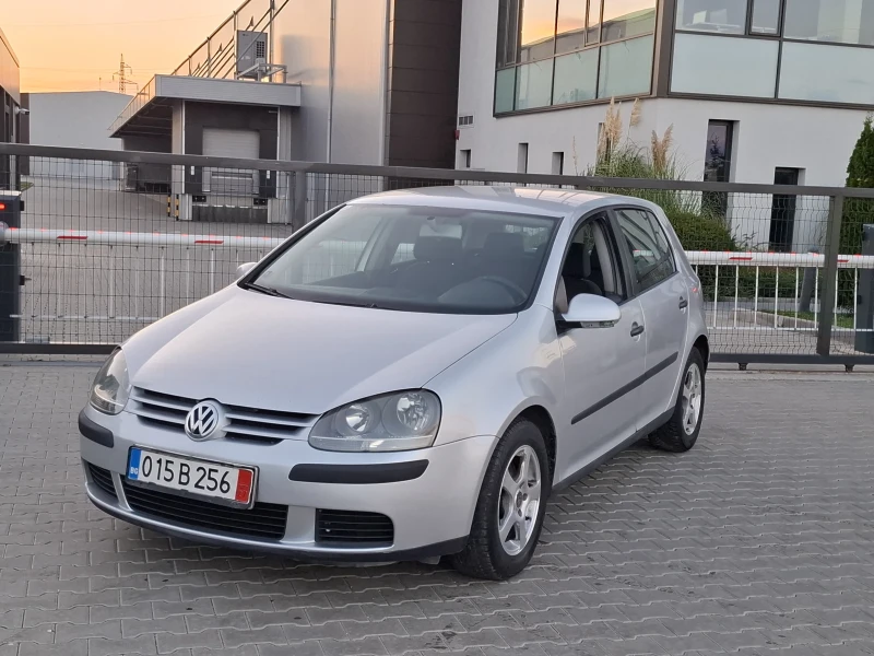VW Golf 1.9TDI* (105кс)* KЛИМАТРОНИК* НАВИ* НОВ ВHОС* , снимка 2 - Автомобили и джипове - 52012312