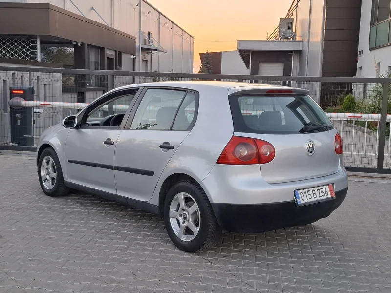 VW Golf 1.9TDI* (105кс)* KЛИМАТРОНИК* НАВИ* НОВ ВHОС* , снимка 7 - Автомобили и джипове - 52012312