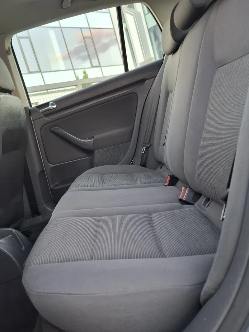 VW Golf 1.9TDI* (105кс)* KЛИМАТРОНИК* НАВИ* НОВ ВHОС* , снимка 17 - Автомобили и джипове - 52012312