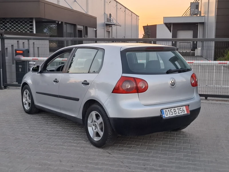VW Golf 1.9TDI* (105кс)* KЛИМАТРОНИК* НАВИ* НОВ ВHОС* , снимка 8 - Автомобили и джипове - 52012312