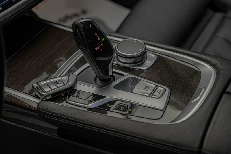 BMW 750 d/xDrive/Камера 360/RSE/HuD/Обдухване/Laser/Ambien, снимка 11 - Автомобили и джипове - 52312218