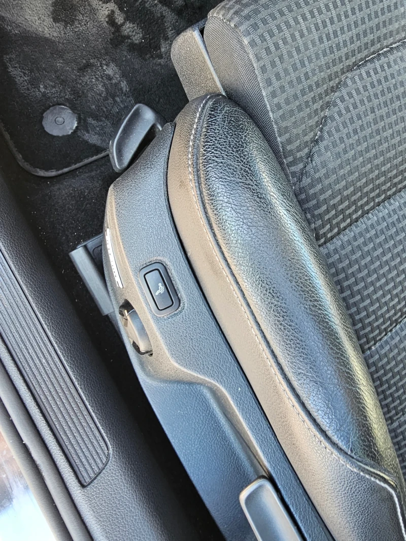 VW Golf 2.0TDI DSG 6 Highline СЕРВИЗНА ИСТОРИЯ , снимка 10 - Автомобили и джипове - 52938590