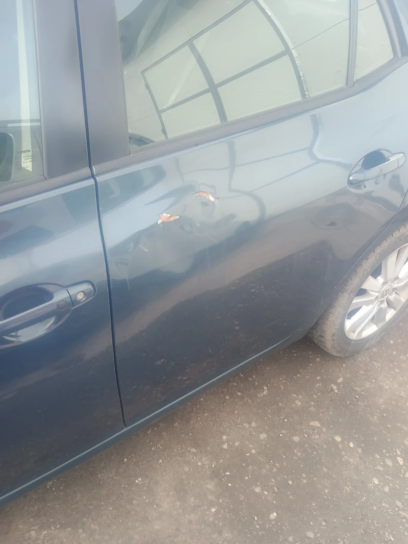 Toyota Auris, снимка 3 - Автомобили и джипове - 53415186