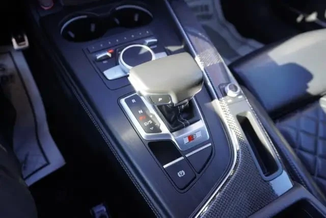 Audi S5 * TECHNIK * МАСАЖИ * МЪРТВА ТОЧКА * ПОДГРЕВИ, снимка 14 - Автомобили и джипове - 53225173