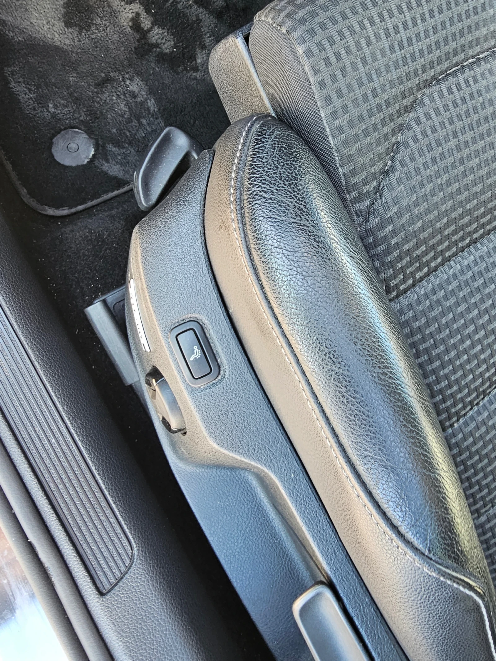 VW Golf 2.0TDI DSG 6 Highline СЕРВИЗНА ИСТОРИЯ  - изображение 10