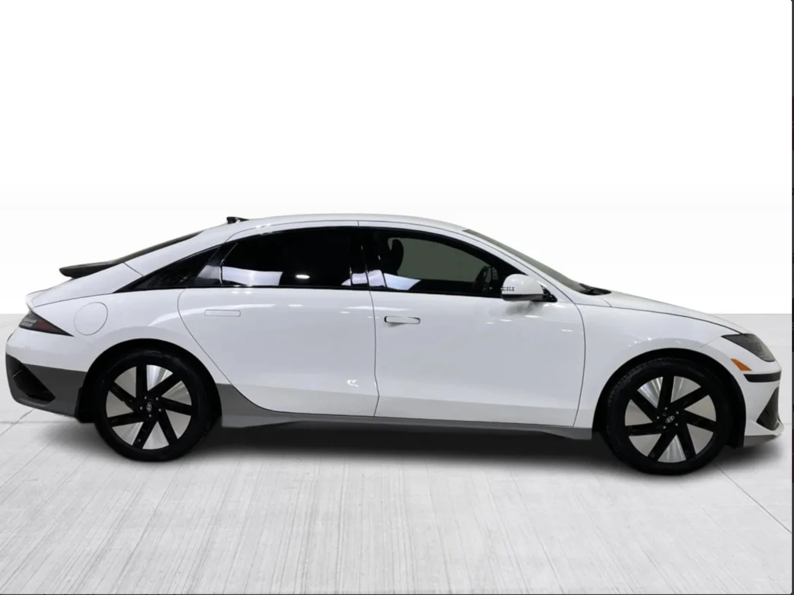 Hyundai Ioniq 6 Preferred /AWD / Long Range, снимка 2 - Автомобили и джипове - 54928374